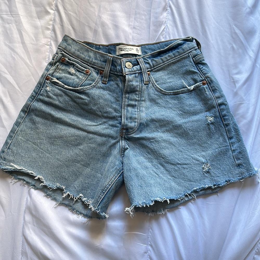 Abercrombie & Fitch Women's Curve Love Low Rise 90s Baggy Shorts